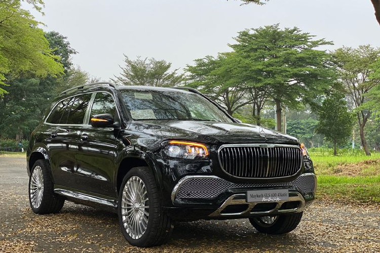 Mẫu Mercedes-AMG GLB 35 4Matic tăng 159 triệu đồng, đưa giá niêm yết lên mức 2,849 tỷ đồng. Mercedes-AMG GLE 53 Coupe tăng giá tới 150 triệu đồng, trong khi bản GLE 450 tăng "nhẹ" 60 triệu đồng. Mẫu SUV siêu sang được đại gia Việt yêu thích - Mercedes-Maybach GLS 600 4Matic cũng tăng 119 triệu đồng, giá mới là 11,619 tỷ đồng. Phiên bản Mercedes-Benz GLS 450 tăng từ 4,999 tỷ đồng lên 5,139 tỷ đồng.