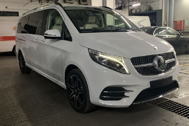 Trong lần điều chỉnh giá xe Mercedes-Benz này chỉ có 2 bản của dòng S-Class giữ nguyên mức giá so với lần điều chỉnh trước đó, là Mercedes-Benz S450 L và S450 L Luxury với giá hiện tại lần lượt là 5,059 và 5,549 tỷ đồng (giá năm 2021 tương ứng là 5,199 và 5,749 tỷ đồng).