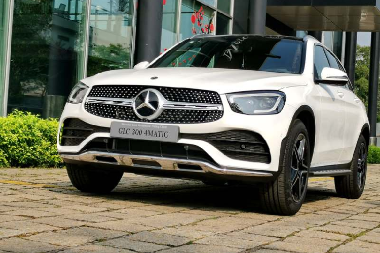 Hãng không nói về lý do điều chỉnh giá xe Mercedes-Benz Việt Nam nhưng một số tư vấn bán hàng cho biết, nguyên nhân nằm ở tình trạng thiếu linh kiện và chip trên toàn cầu. Khách hàng mua xe thời điểm hiện tại phải chờ rất lâu mới có thể nhận bàn giao.