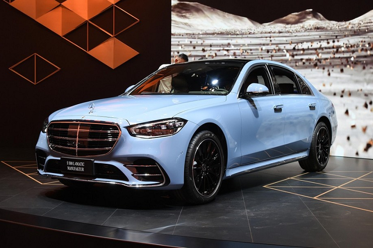 Hiện chưa rõ giá xe Mercedes-Benz S500L 4Matic này. Trong khi đó, Mercedes-Benz S-Class 2022 tại Trung Quốc có giá dao động từ 917.800 - 1.838.800 Nhân dân tệ (khoảng 3,21 - 6,43 tỷ đồng).