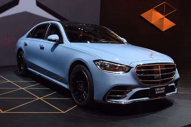 Tại triển lãm Ô tô Quốc tế Quảng Đông - Hồng Kông - Macao 2022 khai mạc ngày 26/5 vừa qua, hãng ôtô Đức đã mang chiếc sedan hạng sang Mercedes-Benz S500L 4Matic mới với màu sơn đặc biệt đến trưng bày.