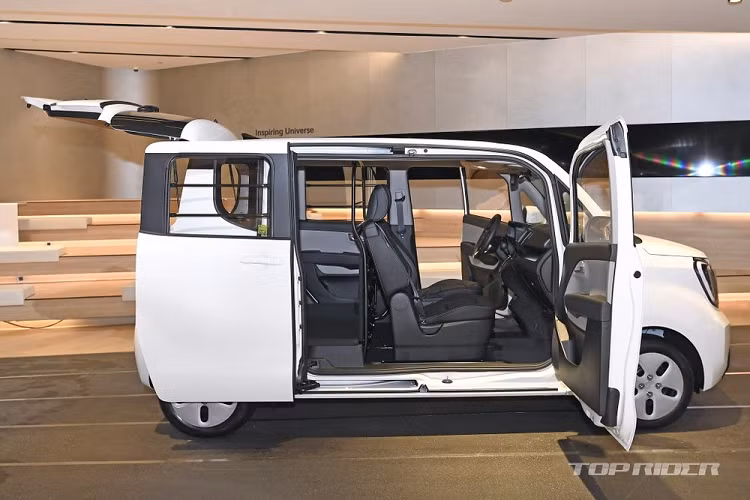 Chưa hết, Kia Ray 2023 còn có những tính năng an toàn chủ động như hệ thống giữ làn đường, hỗ trợ tránh va chạm vì điểm mù ở phía sau, hỗ trợ đèn pha và hệ thống kiểm soát hành trình.