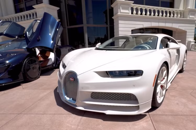 Cánh gió sau của Chiron Hermes Edition được khắc logo chú ngựa truyền thống, biểu tượng của làng thời trang xa xỉ Paris. Được biết, kế hoạch chế tạo siêu phẩm Chiron Hermes Edition được bắt đầu từ năm 2016, chỉ một năm sau khi Chiron chính thức ra mắt công chúng toàn cầu.