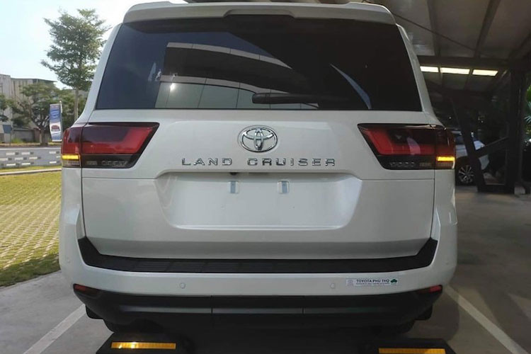 Không chỉ “hot” tại thị trường Việt Nam, Toyota Land Cruiser 2022 hiện tại là mẫu xe hút hàng của Toyota, khi mới đây hãng xe Nhật Bản xác nhận đã nhận được rất nhiều đơn đặt hàng trên toàn thế giới, khách hàng sẽ phải chờ đợi 4 năm để được nhận xe.