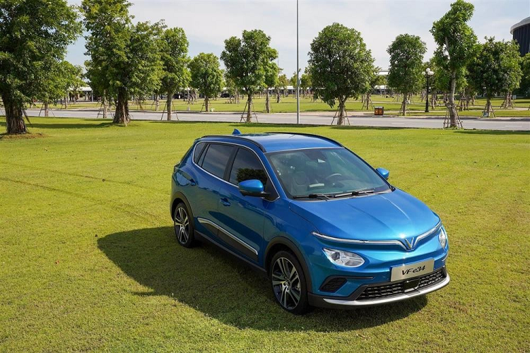 Day la ly do xe oto dien VinFast VF e34 van can ac quy 12V?