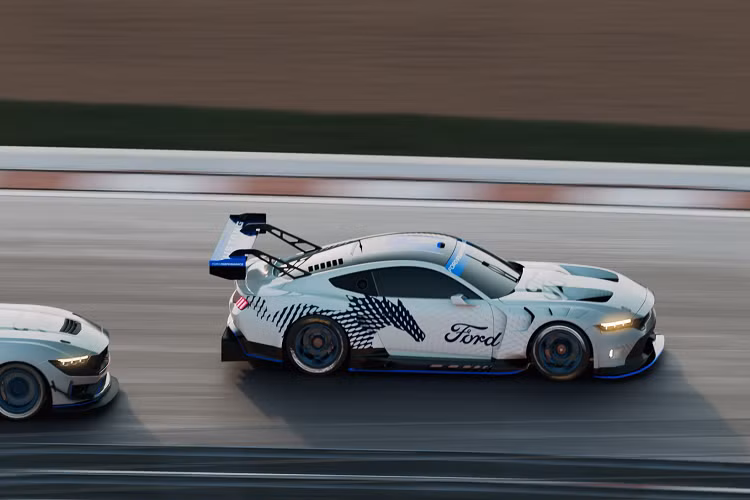 Phiên bản này cũng được trang bị cánh gió sau có thể điều chỉnh được với lực đẩy bổ sung, hệ thống ống xả mới, hệ thống phanh nâng cấp và bộ giảm chấn Multimatic DSSV.