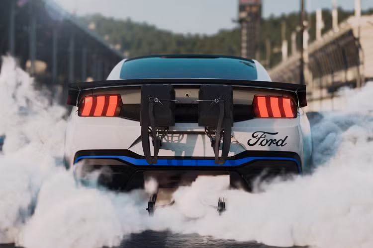 Cuối cùng nhưng không kém phần quan trọng là phiên bản Mustang mới dành cho chức vô địch Australia Supercars và các mẫu xe sắp ra mắt cho cả loạt giải NASCAR Cup và giải đua NHRA Factory X.