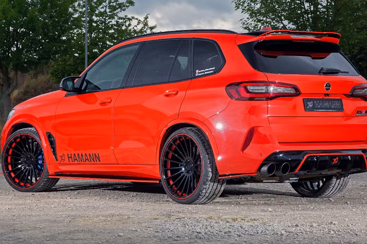 Thành viên nhanh nhất của dòng X5 với huy hiệu M Competition được trang bị động cơ V8 4.4 lít tăng áp kép sản sinh công suất 617 mã lực và 750 Nm ngay từ khi xuất xưởng. Sức mạnh này đủ để giúp mẫu SUV hiệu năng cao có thể tăng tốc từ 0-100 km/h chỉ trong vòng 3,7 giây.