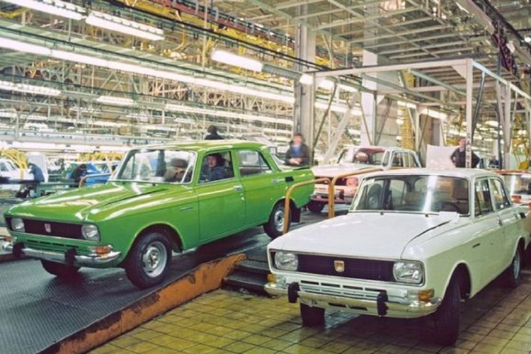 Thời hoàng kim, dòng xe Moskvitch nổi tiếng với sự bền bỉ và đáng tin cậy khi chạy trên những con đường xấu. Ngoài ra, các sản phẩm đến từ thương hiệu Moskvitch còn sở hữu giá bán rất hợp túi tiền. Thập niên 60 và 70 là thời kỳ hưng thịnh của nhãn hiệu Moskvitch khi xuất khẩu xe ra nhiều quốc gia trên thế giới. Thậm chí, nhu cầu dành cho xe Moskvitch luôn vượt quá sản lượng của hãng khiến khách hàng phải chờ một thời gian dài mới được nhận xe.