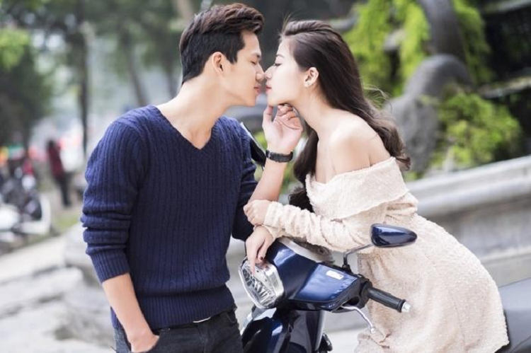 Người phụ nữ là phong thủy của ngôi nhà. Văn hóa truyền thống Trung Quốc ví phụ nữ như nước. Mà nước có thể chở một con thuyền cũng có thể làm lật một con thuyền. Gia đình hạnh phúc hay bất hạnh được quyết định bởi người đàn bà trong gia đình ấy.