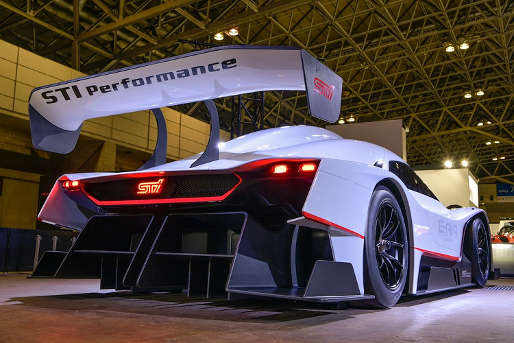 STI E-RA Concept có trang bị 4 mô tơ điện mô-men xoắn cao – mỗi mơ tơ đặt ở gần mỗi bánh xe – cho phép Subaru triển khai công nghệ vectơ mô-men xoắn 4 bánh. Những mô tơ này được phát triển và cung cấp bởi Yamaha với tổng công suất đầu ra là 1.073 mã lực, lấy năng lượng từ bộ pin lithium-ion 60 kWh. Subaru coi đây là hướng phát triển tốt nhất vì hệ dẫn động AWD là một phần trong các quy định đối với đua xe thể thao trong tương lai (FIA E-GT).