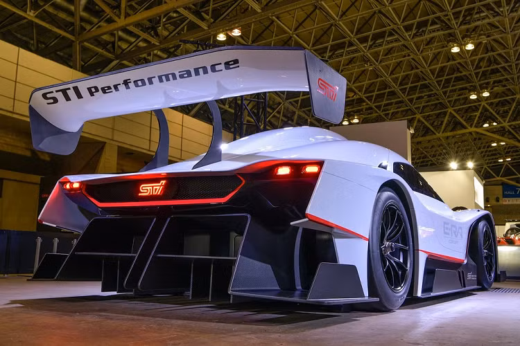 STI E-RA Concept có trang bị 4 mô tơ điện mô-men xoắn cao – mỗi mơ tơ đặt ở gần mỗi bánh xe – cho phép Subaru triển khai công nghệ vectơ mô-men xoắn 4 bánh. Những mô tơ này được phát triển và cung cấp bởi Yamaha với tổng công suất đầu ra là 1.073 mã lực, lấy năng lượng từ bộ pin lithium-ion 60 kWh. Subaru coi đây là hướng phát triển tốt nhất vì hệ dẫn động AWD là một phần trong các quy định đối với đua xe thể thao trong tương lai (FIA E-GT).