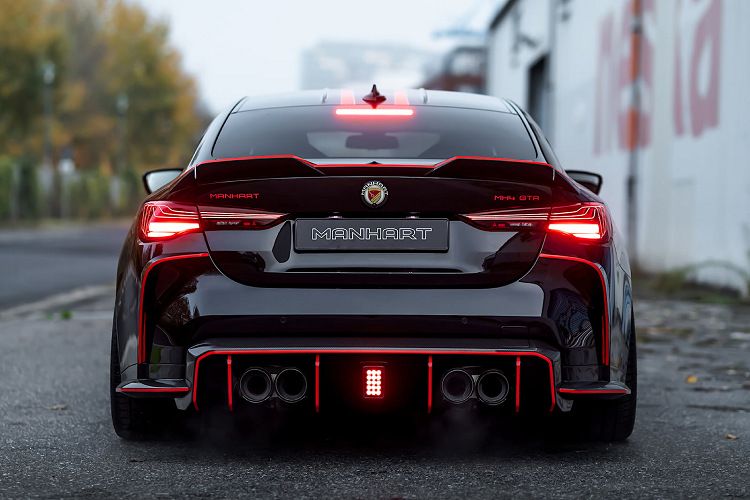 Đầu tiên, mẫu xe đã được hạ thấp trên hệ thống treo Manhart tùy chỉnh bao gồm lò xo cuộn Manhart có thể điều chỉnh của H&amp;R.