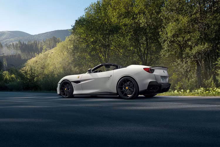 Thương hiệu này đã nâng cấp khối động cơ V8 3,9 lít tăng áp kép với khả năng sản sinh công suất 612 mã lực và mô-men xoắn 760 Nm lên mức 695 mã lực và mô-men xoắn đạt mức 882 Nm.