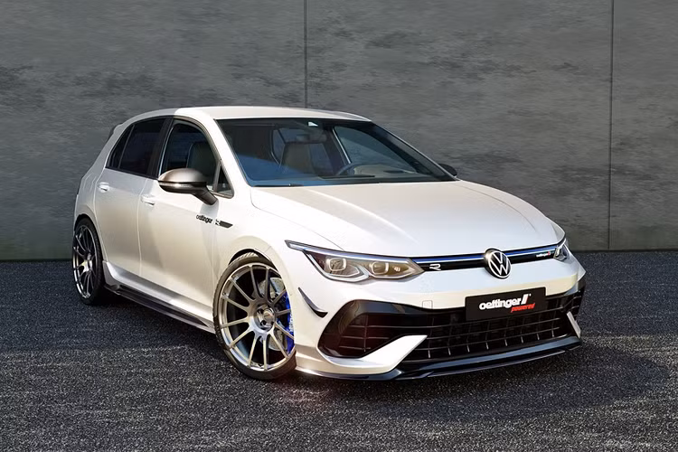 Bộ nâng cấp này được trang bị cho phiên bản Volkswagen Golf R nhanh nhất và mạnh nhất. Trước đây, hãng đô Oettinger đã ra mắt gói nâng cấp dành cho Golf MK8 thông thường và biến thể GTI.