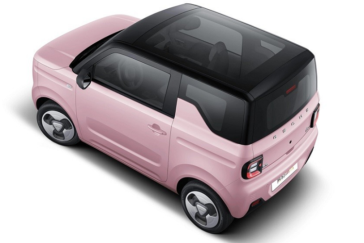 Hiện giá xe Geely Panda Mini EV 2023 chưa được công bố. Tuy nhiên, theo tin đồn, xe sẽ có giá dao động trong khoảng từ 40.000 - 50.000 Nhân dân tệ (135 - 169 triệu đồng). Xe sẽ chính thức được bán ra tại Trung Quốc vào năm sau.