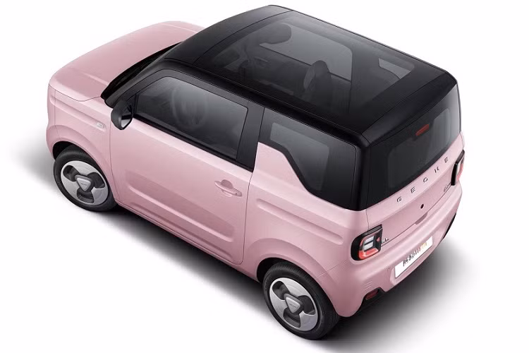 Hiện giá xe Geely Panda Mini EV 2023 chưa được công bố. Tuy nhiên, theo tin đồn, xe sẽ có giá dao động trong khoảng từ 40.000 - 50.000 Nhân dân tệ (135 - 169 triệu đồng). Xe sẽ chính thức được bán ra tại Trung Quốc vào năm sau.