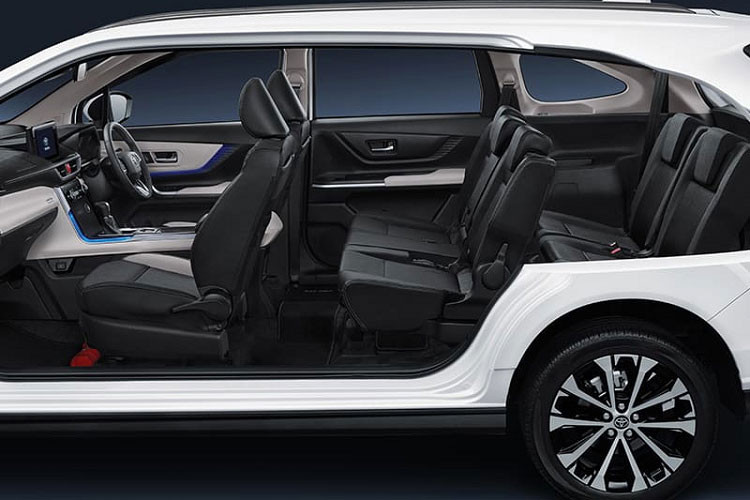 Toyota Safety Sense cho Veloz 2022 gồm nhiều tính năng hấp dẫn như hệ thống ngăn va chạm sớm, cảnh báo chệch làn đường phía trước, hỗ trợ chuyển làn đường, tránh đạp nhầm chân ga, cảnh báo phương tiện cắt ngang khi lùi hay hệ thống phát hiện điểm mù. Ngoài ra, xe còn có 6 túi khí, camera lùi và cảm biến đỗ xe phía sau.