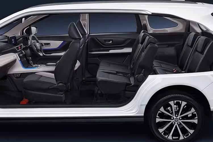 Toyota Safety Sense cho Veloz 2022 gồm nhiều tính năng hấp dẫn như hệ thống ngăn va chạm sớm, cảnh báo chệch làn đường phía trước, hỗ trợ chuyển làn đường, tránh đạp nhầm chân ga, cảnh báo phương tiện cắt ngang khi lùi hay hệ thống phát hiện điểm mù. Ngoài ra, xe còn có 6 túi khí, camera lùi và cảm biến đỗ xe phía sau.