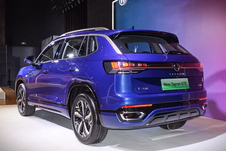 Trong khi đó, Volkswagen Tayron GTE 2023 có giá từ 244.900 Nhân dân tệ (857 triệu đồng). Hiện nay, Tayron là một trong những mẫu SUV bán chạy nhất của liên doanh FAW-Volkswagen ở thị trường Trung Quốc. Sự xuất hiện của phiên bản mới hứa hẹn sẽ càng củng cố vị thế cho mẫu xe này.