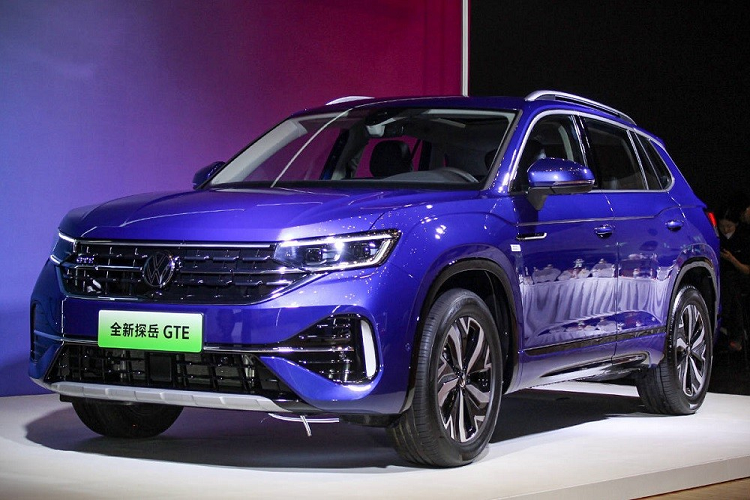 Giá xe Volkswagen Tayron 2023 tại thị trường Trung Quốc dao động từ 207.900 - 259.900 Nhân dân tệ (khoảng 727 - 909 triệu đồng). Con số tương ứng của Volkswagen Tayron X 2023 là 235.900 - 266.900 Nhân dân tệ (825 - 934 triệu đồng).