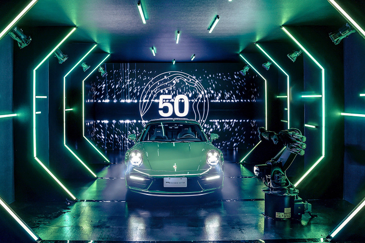 Giá xe Porsche 911 Carrera GTS-50 Year Anniversary One of a Kind sẽ được công bố tại buổi bán đấu giá trong những tháng tới đây, số tiền thu được sẽ được gửi cho đối tác từ thiện Dream Together của Porsche Đài Loan nhằm “bày tỏ lòng biết ơn đối với cộng đồng địa phương và thể hiện sự đóng góp của Porsche dành cho xã hội Đài Loan”.