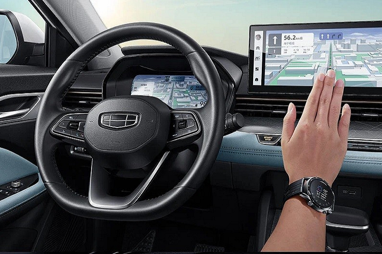 Đáng tiếc là Geely Emgrand L 2022 vẫn dùng động cơ cũ của Emgrand GL. Đây là động cơ xăng 4 xi-lanh, tăng áp, dung tích 1.4L, sản sinh công suất tối đa 141 mã lực tại tua máy 5.200 vòng/phút và mô-men xoắn cực đại 235 Nm tại dải tua máy 1.600 - 4.000 vòng/phút. Động cơ kết hợp với hộp số biến thiên vô cấp CVT và không còn hộp số sàn như trước.