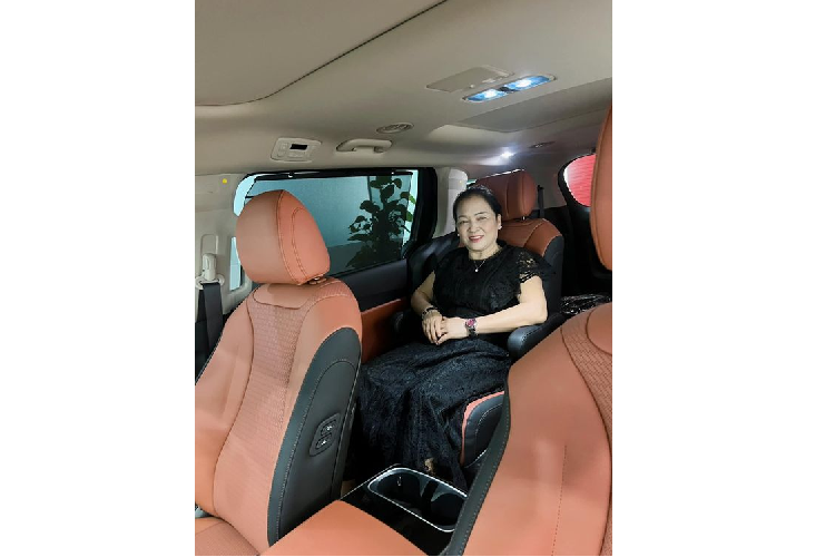 Dòng xe MPV Kia Carnival 2022 mới (thế hệ mới của Kia Sedona) đã nhận được không ít lời khen ngợi khi ra mắt và nhanh chóng trở thành 1 trong những mẫu xe MPV hot nhất tại Việt Nam. Không chỉ riêng gia đình Hòa Minzy, nhiều đại gia chơi siêu xe cũng ưa thích mẫu MPV này.