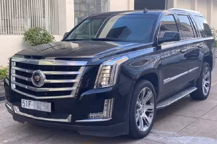 Để quảng cáo sự vững chãi, an toàn của xe, người bán đã đăng kèm ảnh vụ va chạm của một chiếc Cadillac Escalade khác với chiếc Suzuki Ciaz tháng vừa qua. Sau va chạm, chiếc Escalade chỉ bị trầy xước nhẹ, trong khi chiếc sedan bị nát một bên đầu xe. Đây là một minh chứng cho độ bền "nồi đồng cối đá" của hãng xe sản xuất xe chuyên chở cho nhiều đời Tổng thống Mỹ.