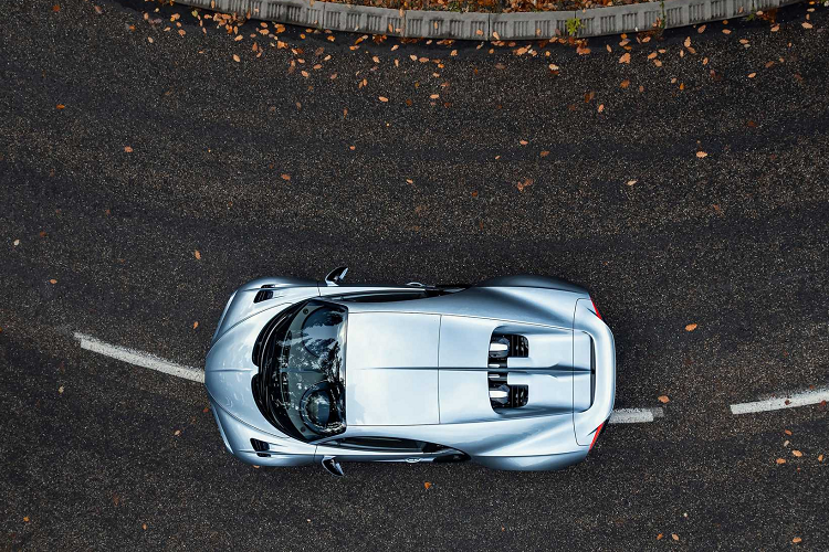 RM Sotheby's sẽ bán đấu giá Bugatti Chiron Profilée vào ngày 1/2/2023 và Bugatti cho biết một phần số tiền thu được sẽ được quyên góp với mục đích từ thiện. Profilée thực sự là cơ hội cuối cùng để mua một chiếc ô tô mới với động cơ W16 vì những mẫu xe độc đáo như chiếc Mistral roadster và Bolide chỉ dành cho đường đua đã được bán hết.