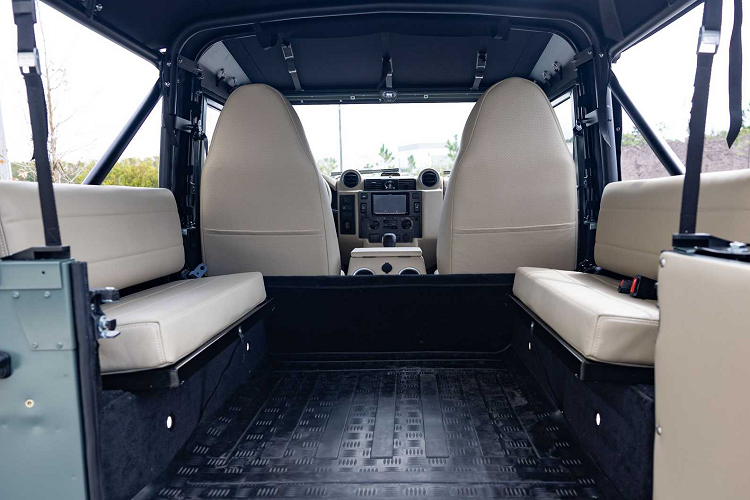 Điều làm cho những chiếc Land Rover này trở nên đặc biệt hơn nữa là thực tế là mọi phiên bản Defender tùy chỉnh ECD đều là độc nhất vô nhị.