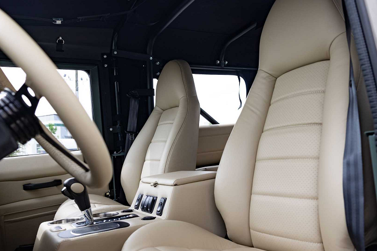 Scott Wallace, người đồng sáng lập ECD cho biết, hai chiếc SUV có nhiều tùy chọn mà khách hàng của chúng tôi có thể chọn để biến chiếc xe tải có một không hai trong mơ.