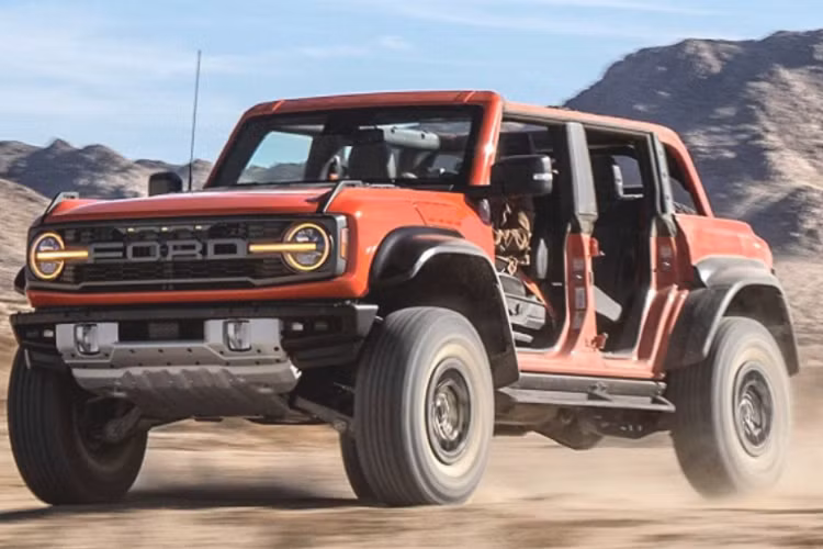 Xe sử dụng hệ dẫn động 4 bánh với chế độ lái Baja cải tiến nhằm giảm độ trễ và tăng cường khả năng điều chỉnh linh hoạt hơn khi off-road.