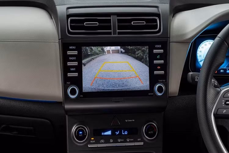 Nằm bên dưới nắp ca-pô của Hyundai Grand Creta 2022 tại Nam Phi là 2 tùy chọn động cơ giống Alcazar ở Ấn Độ. Đầu tiên là động cơ xăng 4 xi-lanh, dung tích 2.0L với công suất tối đa 157 mã lực và mô-men xoắn cực đại 191 Nm. Động cơ này tiêu thụ lượng xăng trung bình từ 8,5 - 8,9 lít/100 km.