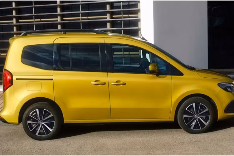 Về truyền động, Mercedes-Benz T160 và T180 sẽ dùng chung động cơ xăng 1.3L 4 xi-lanh cho công suất lần lượt là 99 và 127 mã lực.