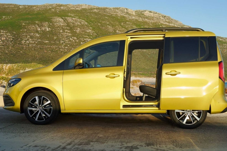 Trong khi đó, bản T160d và T180d được trang bị động cơ dầu diesel cho công suất 92 mã lực và 112 mã lực tương ứng.