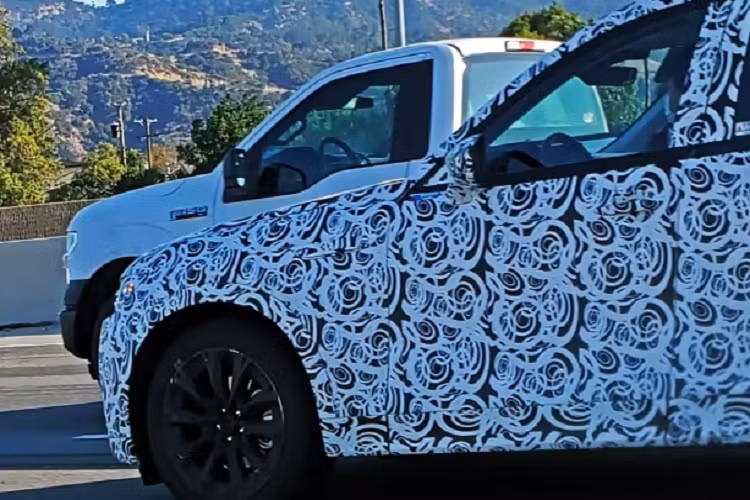 Mazda cũng xác nhận CX-90 sẽ chính thức ra mắt thị trường Bắc Mỹ vào năm sau. Hiện chưa rõ Mazda CX-90 sẽ thay thế CX-9 hay được bán song song, tương tự trường hợp của CX-50 và CX-5.