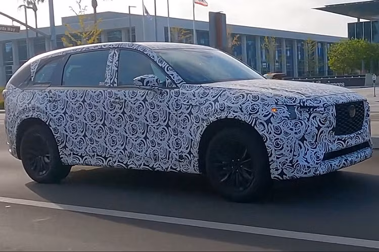 Trong năm 2021, Mazda đã công bố kế hoạch ra mắt hàng loạt mẫu SUV mới như CX-50, CX-60, CX-70, CX-80 và CX-90. Trong đó, Mazda CX-60 và CX-80 sẽ dành cho những thị trường như Nhật Bản hay châu Âu. Bộ ba Mazda CX-50, CX-70 và CX-90 lại chỉ dành cho thị trường Bắc Mỹ. Hiện CX-50 và CX-60 đã được bán trên thị trường. Mẫu SUV Mazda CX-90 2024 mới đang chờ ngày ra mắt.