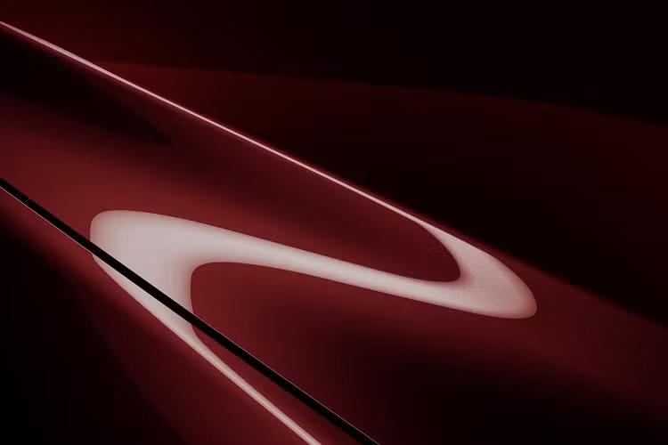 Dòng chữ này ám chỉ động cơ 6 xi-lanh thẳng hàng của tân binh nhà Mazda. Hãng Mazda xác nhận CX-90 sẽ có 3 tùy chọn động cơ. Trong đó, sẽ có 1 loại động cơ xăng 6 xi-lanh thẳng hàng, tăng áp mạnh mẽ. Ngoài ra, xe còn hứa hẹn sẽ có phiên bản plug-in hybrid tương tự Mazda CX-60.