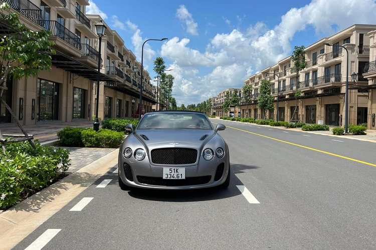 Vào đầu tháng 6/2022 này, thông tin về việc một chiếc xe siêu sang mui trần Bentley Continental SuperSports Convertible hàng hiếm chỉ có đúng 1 chiếc xuất hiện tại Việt Nam đã được 1 công ty nhập khẩu tư nhân quận 5, Tp.HCM mua lại của đơn vị bán xe sang tại Hà Nội đã nhận được nhiều sự quan tâm của giới mê xe trong nước.