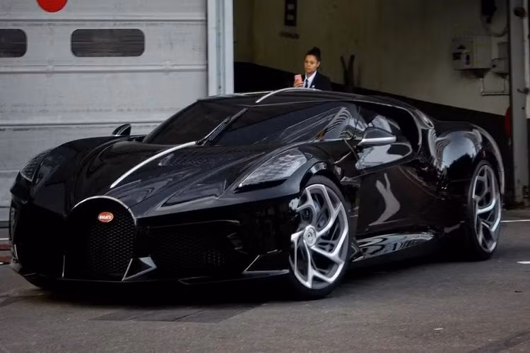 Hiện chưa rõ đây có phải là biển tạm để xe Bugatti La Voiture Noire có thể hợp pháp lăn bánh ở Thụy Sĩ nhằm quay video hay chụp ảnh cho sự kiện ra mắt