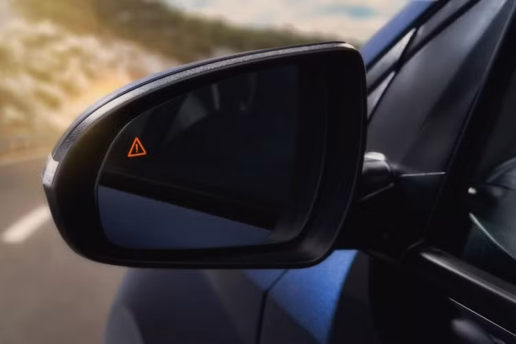 Có vẻ như hãng Hyundai đã dồn sự chú ý vào việc nâng cấp an toàn cho mẫu xe này vì trước đây, HB20 từng nhận kết quả đánh giá cực thấp của Latin NCAP. Do đó, Hyundai HB20 2023 được trang bị những tính năng an toàn tiêu chuẩn như 6 túi khí, hệ thống kiểm soát lực bám, hệ thống cân bằng điện tử và hỗ trợ khởi hành ngang dốc.