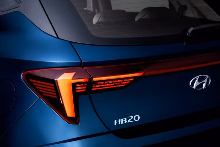 Tại thị trường Brazil, Hyundai HB20 2023 chỉ còn 2 tùy chọn động cơ trong khi máy 1.6L đã bị loại bỏ. Đầu tiên là động cơ xăng Kappa MPi 3 xi-lanh, hút khí tự nhiên, dung tích 1.0L với công suất tối đa 79 mã lực. Động cơ này kết hợp với hộp số sàn 5 cấp. Thứ hai là động cơ xăng 3 xi-lanh, tăng áp, dung tích 1.0L, sản sinh công suất tối đa 118 mã lực, đồng hành cùng hộp số sàn 6 cấp hoặc hộp số tự động 6 cấp.