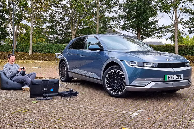 Qua chiến dịch Hotel Hyundai, hãng xe muốn khẳng định rằng mọi người có thể đi tới bất cứ đâu kể cả vùng đồi núi hay cồn cát chỉ với một chiếc Ioniq 5 đầy điện.