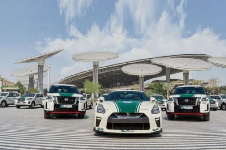 Và cũng chẳng có gì đáng ngạc nhiên khi lực lượng cảnh sát của 2 quốc gia này lại sở hữu một dàn “xế xịn” với đa dạng chủng loại và có mức giá đủ khiến ai cũng phải ngỡ ngàng.