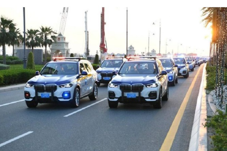 Kể cả siêu SUV đắt tiền như Lamborghini Urus cũng được bổ sung vào dàn xe cảnh sát Qatar cách đây không lâu. Tại Qatar, mẫu siêu xe Lamborghini Urus có mức giá từ 900.000 QAR (tương đương 5,9 tỷ đồng).