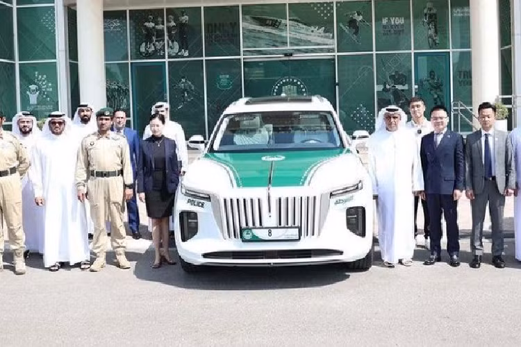 Mẫu xe thể thao chạy điện của Trung Quốc là Hongqi E-HS9 cũng là một trong những chiếc SUV được cảnh sát Dubai sử dụng. Tại quốc gia này, xe có giá 110.000 USD (khoảng 2,8 tỷ đồng).