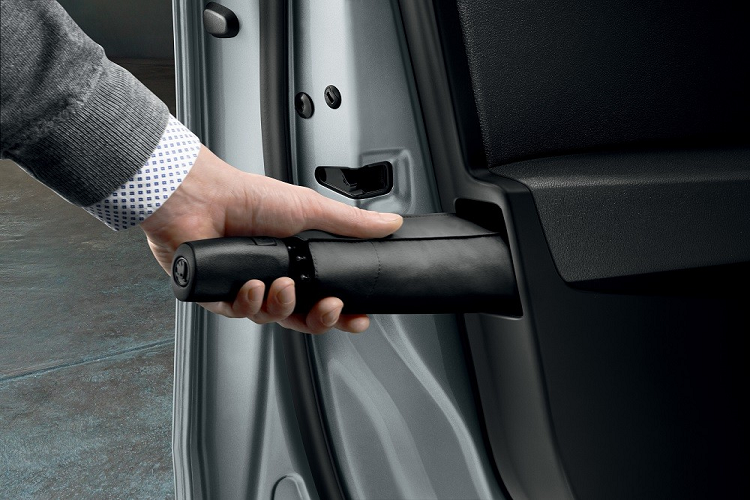 Ngay từ bản Ambition tiêu chuẩn, mẫu sedan hạng D này đã có những trang bị như vô lăng 2 chấu bọc da, tích hợp phím chức năng, bảng đồng hồ kỹ thuật số Virtual Cockpit 10,25 inch, màn hình thông tin giải trí 8 inch, cần số bọc da, phanh tay điện tử, hệ thống kiểm soát hành trình, cảm biến phía sau và tính năng kết nối với điện thoại thông minh không dây Smartlink.