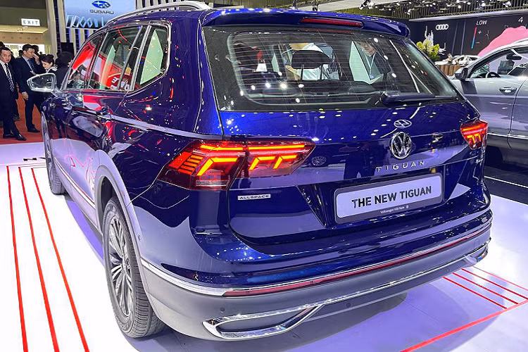 Màn hình giải trí đa chức năng MIB 3 – 8 inch, điều khiển cảm ứng, điều khiển cử chỉ Gesture Control, kết nối App-Connect, (Apple Carplay và Android Auto), Bluetooth, USB (Type C). Điều hoà tự động 3 vùng nhiệt độ, điều khiển cảm ứng và có chức năng lọc không khí. Đóng mở cốp thông minh đảm bảo sự tiện lợi tối đa với các thao tác đá đóng, mở cốp 