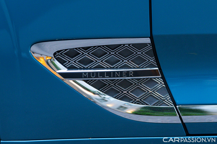 Chiếc xe được trang bị bộ mâm đa chấu có kích thước lên tới 22 inch, kết hợp giữa việc sơn màu xám satin ở giữa cũng như các viền mâm được hoàn thiện với màu chrome. Thêm vào đó, logo ở phần giữa mâm xe sẽ được giữ nguyên khi chiếc xe di chuyển.